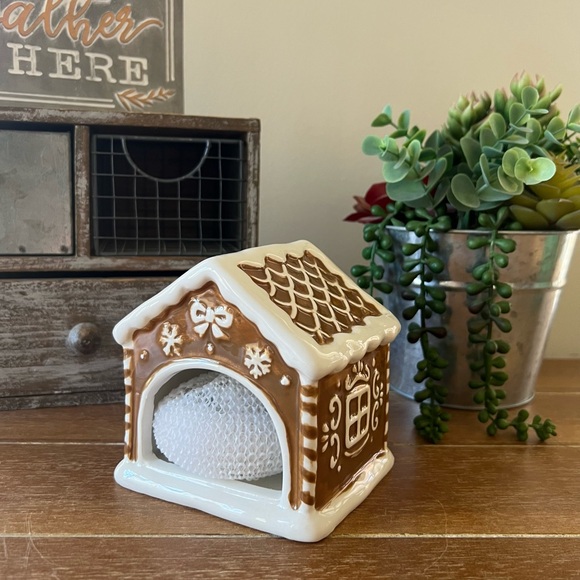 New Farmhouse Gingerbread House Scrubby Sponge Holder - Picture 4 of 5